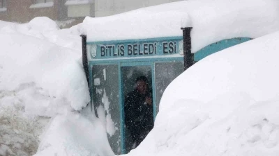 Bitlis&rsquo;te kar, tipi ve fırtına: 211 k&ouml;y yolu ulaşıma kapandı
