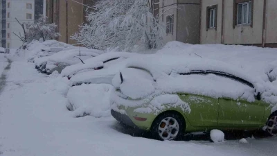 Bitlis&rsquo;te kar yağışı: 62 k&ouml;y yolu ulaşıma kapandı
