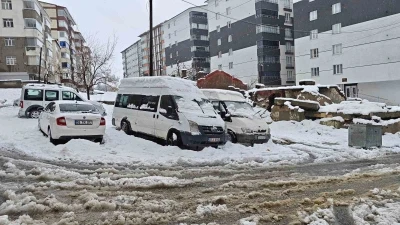 Bitlis&rsquo;te kar yağışı nedeniyle 82 k&ouml;y yolu ulaşıma kapandı
