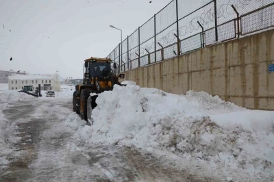 Bitlis&rsquo;te karla m&uuml;cadele seferberliği
