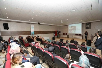 Bitlis’te &quot;En İyi Narkotik Polisi Anne&quot; semineri düzenlendi
