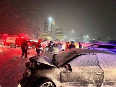 Bitlis&rsquo;te trafik kazası: 2&rsquo;si &ccedil;ocuk 7 kişi yaralandı
