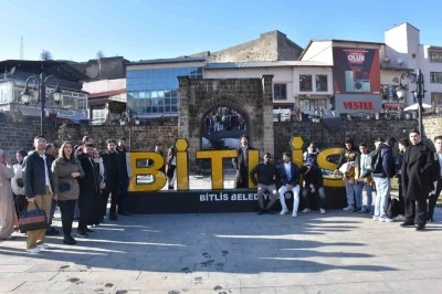 Bitlis&rsquo;teki yabancı &ouml;ğrenciler tarihi mekanları gezdi
