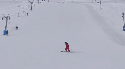 Bitlisli &ccedil;ocuklar tatilde kayak merkezine akın etti
