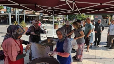 Bitmeyen depremlere karşı halk lokma döktürdü

