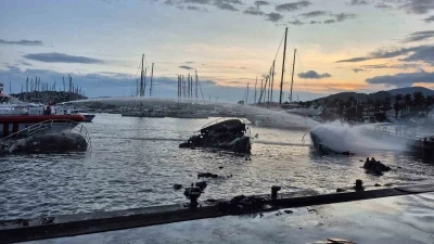 Bodrum&rsquo;da 7 motoryat yanarak battı
