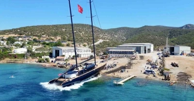 Bodrum’da 978 milyon liralık dev yelkenli suya indirildi

