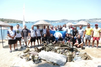 Bodrum&rsquo;da deniz dibinden 370 kilogram atık &ccedil;ıkarıldı
