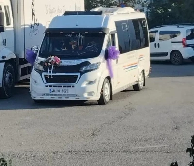 Bodrum’da gelin dolmuşu ilçe sokaklarını şenlik alanına çevirdi

