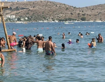 Bodrum’da sokaklar ve sahiller insan seline döndü
