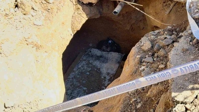 Bodrum&rsquo;da su isale hattı kazısında lahit bulundu
