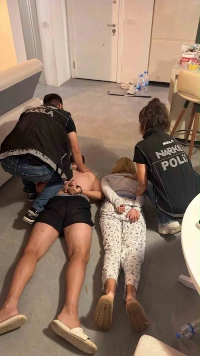 Bodrum&rsquo;da uluslararası operasyon: Kırmızı b&uuml;ltenle aranan uyuşturucu taciri kıskıvrak yakalandı
