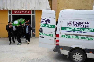 Bodrum&rsquo;daki g&ouml;&ccedil;men faciasında hayatını kaybeden 9 kişi Erzincan&rsquo;da defnedildi
