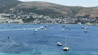 Bodrum koylarında yat kuşatması: Sezon a&ccedil;ıldı, denizde yoğunluk başladı
