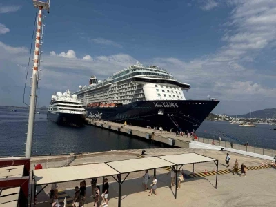 Bodrum Limanı&rsquo;na aynı g&uuml;n iki kruvaziyer: "2 bin 583 turist geldi"
