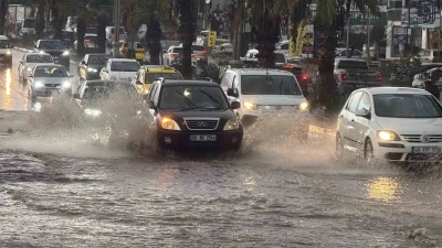 Bodrum sokakları bir saatte göle döndü
