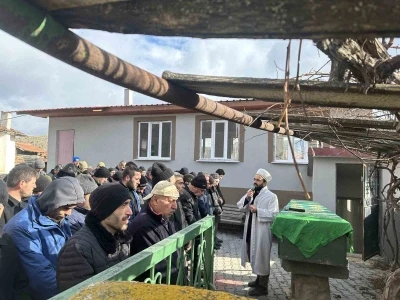 Boğularak &ouml;ld&uuml;r&uuml;len kadın son yolculuğuna uğurlandı
