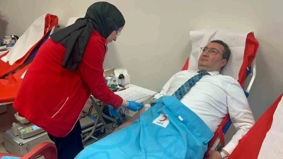 B&ouml;lge Adliye Mahkemesi&rsquo;nde kan bağışında bulunan adliye personeline plaket verildi
