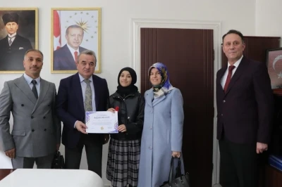 B&ouml;lge birincisi &ouml;ğrenciye Kaymakam &Ouml;zt&uuml;rk&rsquo;ten tebrik
