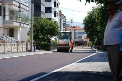 Bolu Belediyesi 2 sokakta &uuml;styapı &ccedil;alışmalarını tamamladı: Yollar trafiğe a&ccedil;ıldı
