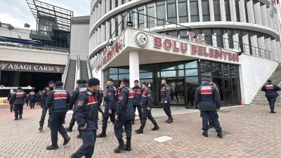 Bolu Belediyesi&rsquo;nde jandarma ekipleri inceleme &ccedil;alışmasını bitirdi: Evraklar g&ouml;t&uuml;r&uuml;ld&uuml;
