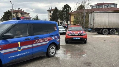 Bolu Belediyesi&rsquo;nde y&uuml;r&uuml;t&uuml;len soruşturmada g&ouml;zaltına alınan 3 kişi adliyeye sevk edildi
