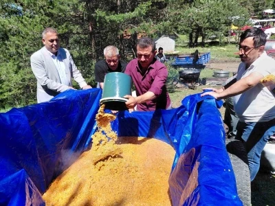Bolu&rsquo;da bir asırdır s&uuml;ren geleneksel Şimşir bayramı d&uuml;zenlendi
