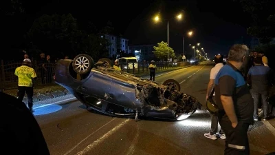Bolu&rsquo;da D-100&rsquo;de takla atan otomobilden burunları bile kanamadan &ccedil;ıktılar
