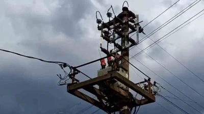 Bolu&rsquo;da elektrik direğine yıldırım d&uuml;şt&uuml;
