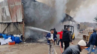 Bolu&rsquo;da inşaat deposunda yangın
