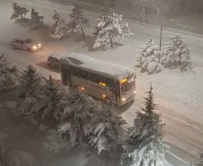 Bolu&rsquo;da kar kalınlığı 30 santimetreyi aştı, onlarca ara&ccedil; rampalarda yolda kaldı
