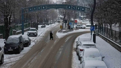 Bolu&rsquo;da kar yağışı s&uuml;r&uuml;yor: Kış g&uuml;zelliği havadan g&ouml;r&uuml;nt&uuml;lendi
