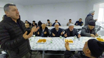 Bolu&rsquo;da k&ouml;y halkı geleneksel bayram yemeğinde buluştu
