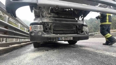 Bolu’da mobilya yüklü kamyon alev aldı: Erken müdahale faciayı önledi
