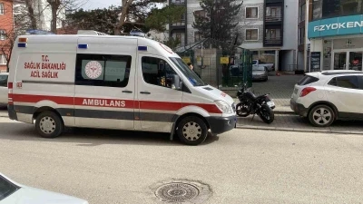 Bolu&rsquo;da otomobille motosiklet kafa kafaya &ccedil;arpıştı: 1 yaralı
