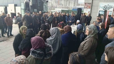 Bolu&rsquo;da Şevval umresi i&ccedil;in 25 kişilik kafile dualarla uğurlandı
