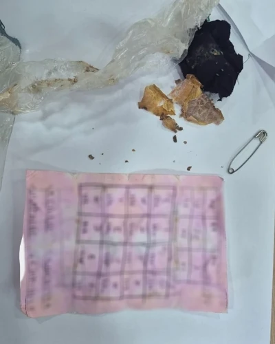 Bolu’da yapı marketin raflarının arasında muska çıktı: &quot;Büyücülerin şerrinden Allah’a sığınırım&quot;
