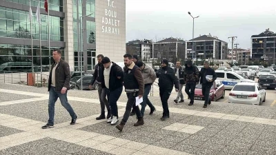 Bolu&rsquo;da yaşlı &ccedil;ifti "polisiz" diyerek 2,3 milyon lira dolandırdılar

