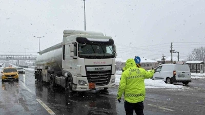 Bolu Dağı ağır tonajlı ara&ccedil;lara kapatıldı
