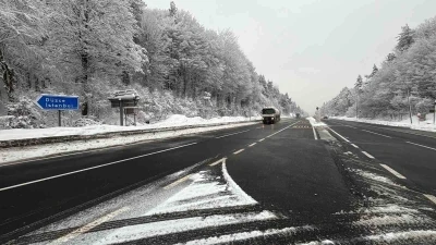 Bolu Dağı ge&ccedil;işinde kar yağışı etkili oluyor
