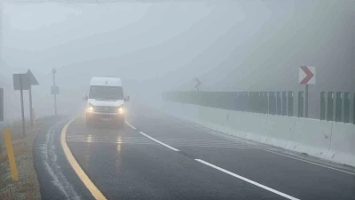 Bolu Dağı’nda sis ve sağanak etkili oluyor: Görüş mesafesi 15 metreye düştü
