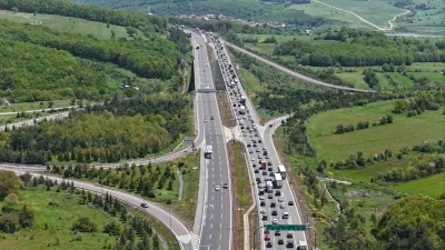 Bolu ge&ccedil;işinde bayram trafiği erken başladı: Yollarda uzun kuyruklar oluştu
