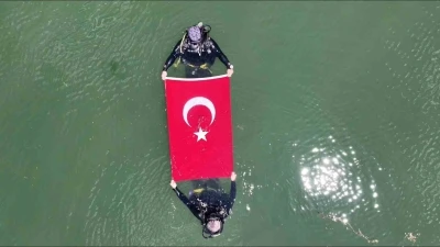 Bolu İtfaiyesi&rsquo;nden nefes kesen tatbikat: Dalgı&ccedil;lar g&ouml;reve hazır
