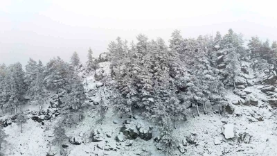 Bolu’nun yükseklerinde kar yağışı etkili oluyor
