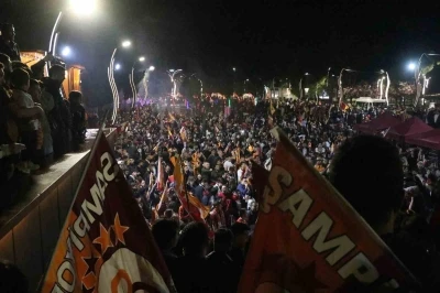 Bolulular meydanlarda Galatasaray&rsquo;ın şampiyonluğunu kutladı
