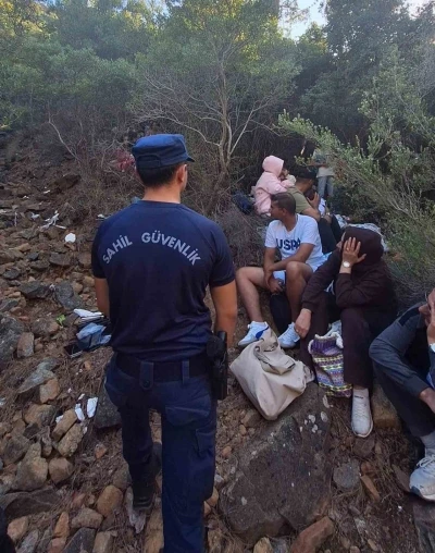 Boncuklu koyunda 29’u çocuk 59 düzensiz göçmen ve 3 göçmen kaçakçısı yakalandı
