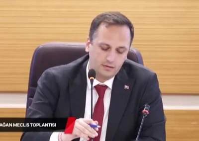 Bornova Belediye Meclisi&rsquo;nde &rsquo;sevgili kontenjanı&rsquo; gerginliği
