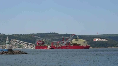 Boru d&ouml;şeme gemisi &rsquo;JSD 6000&rsquo; &Ccedil;anakkale Boğazı&rsquo;ndan ge&ccedil;ti
