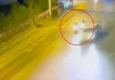 Boş yolda iki motosikletli kaza yaptı: 1 yaralı
