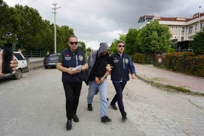 Boşandığı eşini &ouml;ld&uuml;r&uuml;p g&ouml;md&uuml;ğ&uuml;n&uuml; 10 yıl sonra itiraf eden eski koca adliyeye sevk edildi
